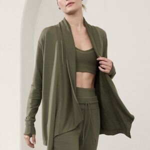 Athleta Pranayama Wrap. Size M NWT.